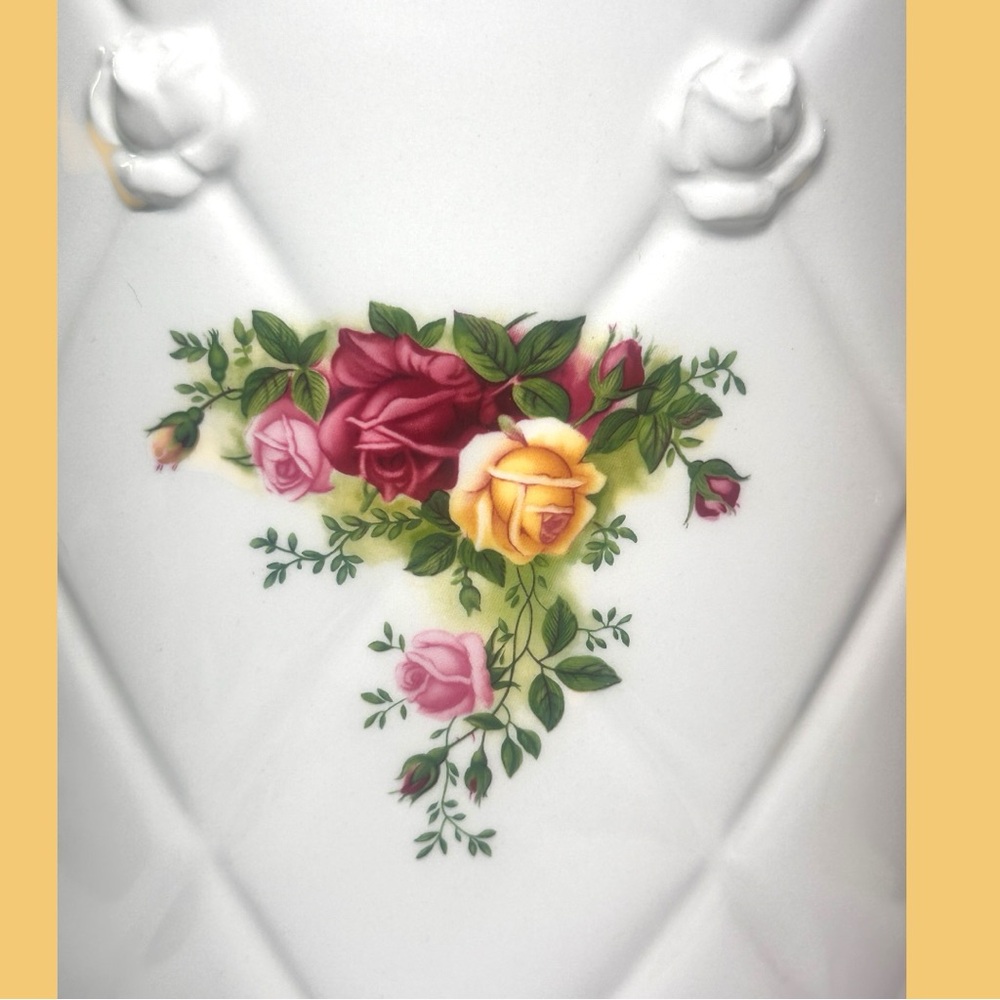 Royal Albert Old English Rose Rosebud Planter (H8.5”) (EUC) - Picture 2 of 8